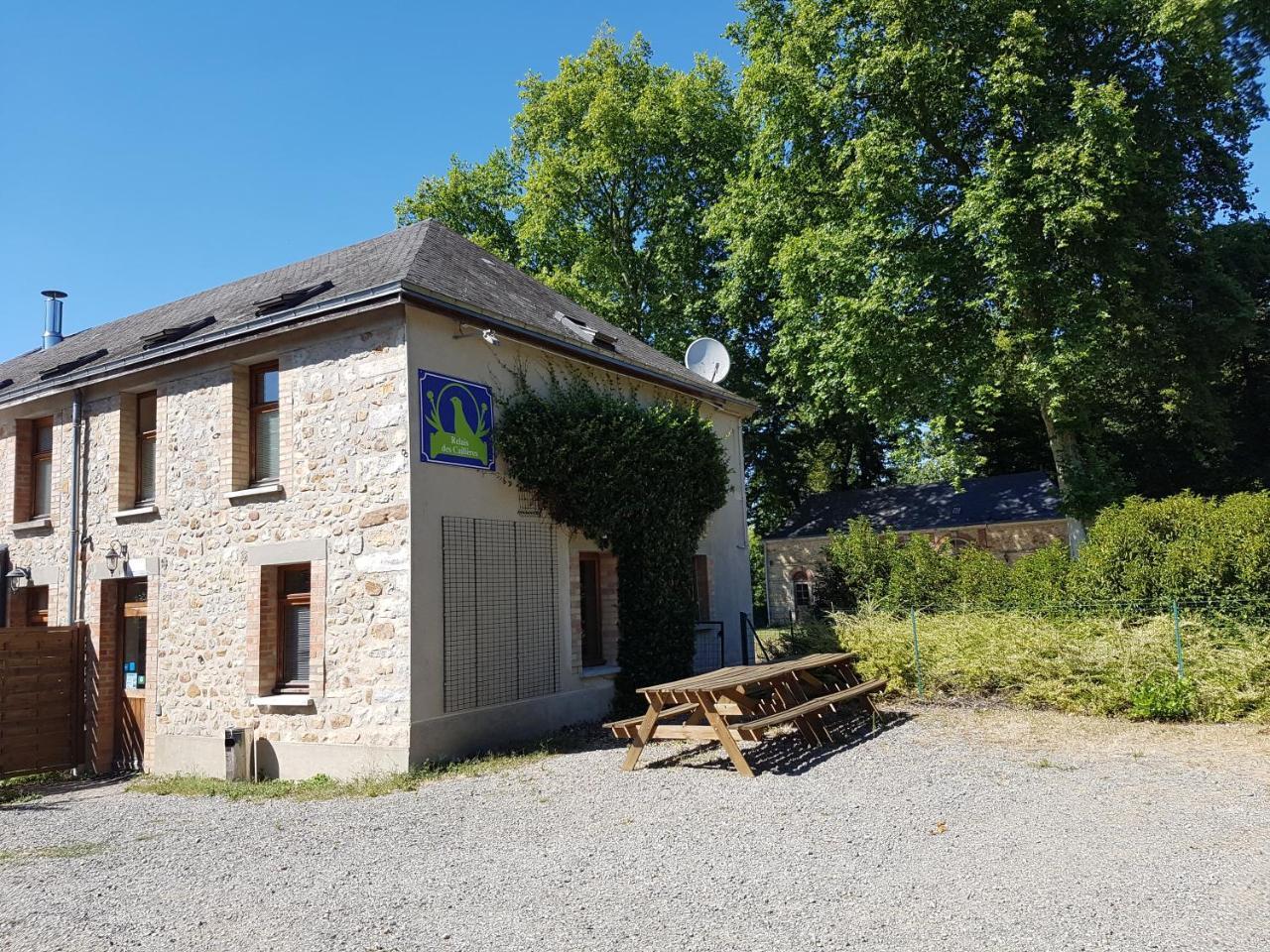 Logis Relais Des Cailleres Hotel Saint Pavace Kültér fotó